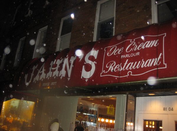 The Last Jahn's Ice Cream Parlor in New York