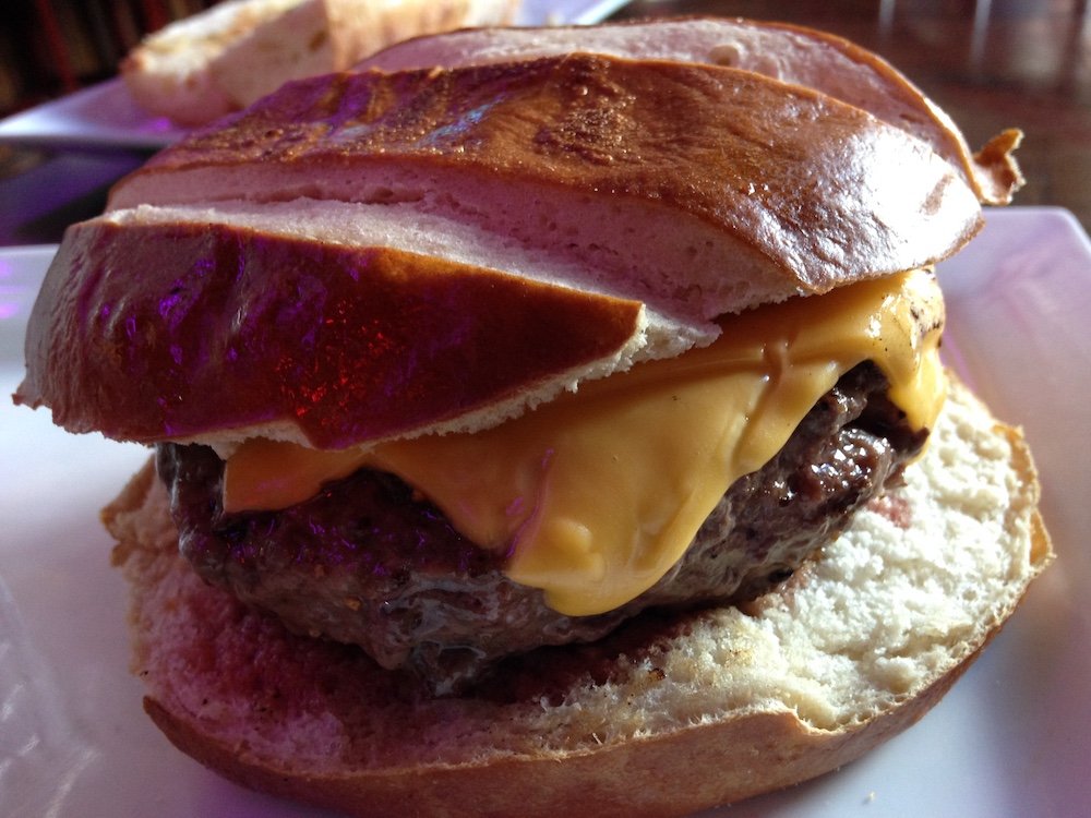 The House Burger (Pat LaFrieda Blend) w/Cheese