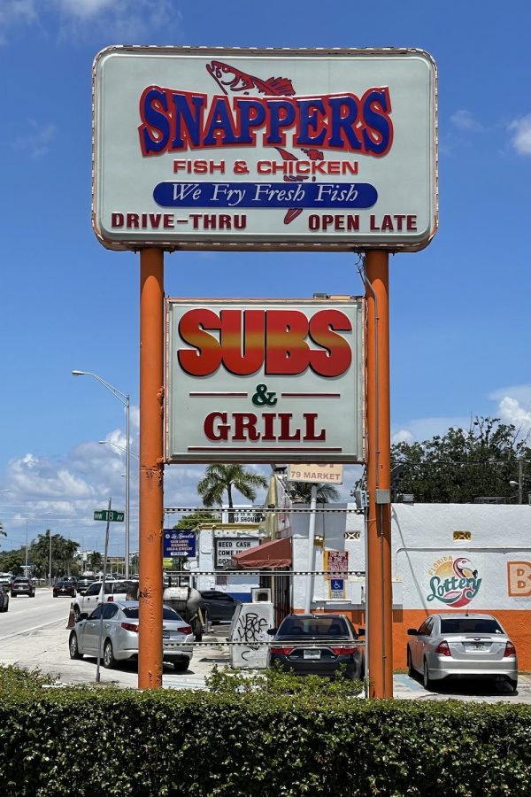 Snappers Fish & Chicken Sign